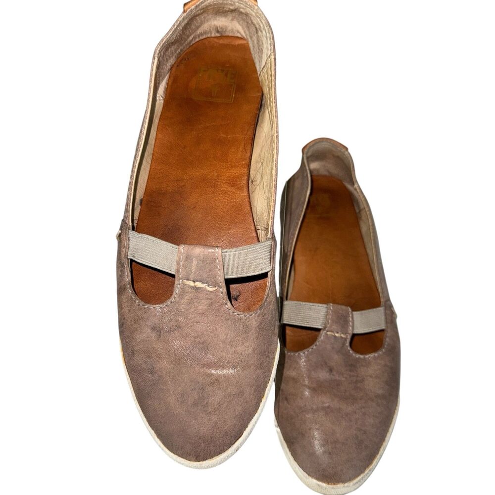Frye Melanie T Strap Camel Gray Buffed Nubuck Leather‎ Flat, Size 7.5